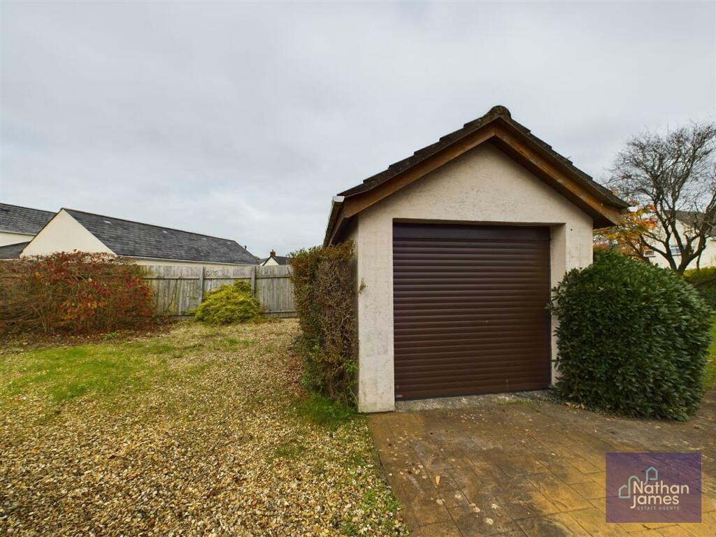 Detached Garage