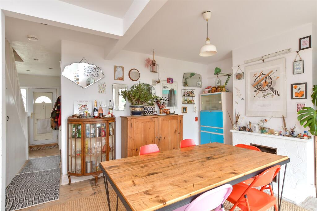 Kitchen/ Dining Room