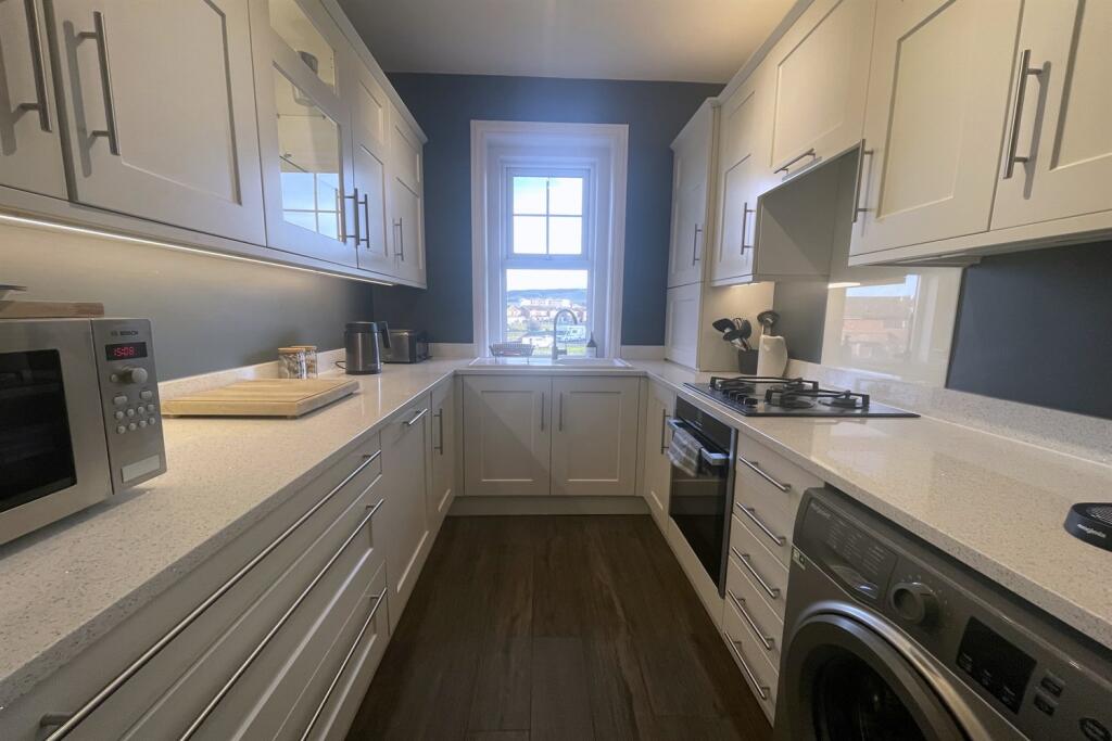 Fully fitted kitchen