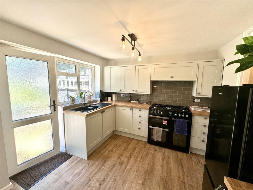 KITCHEN/BREAKFAST ROOM