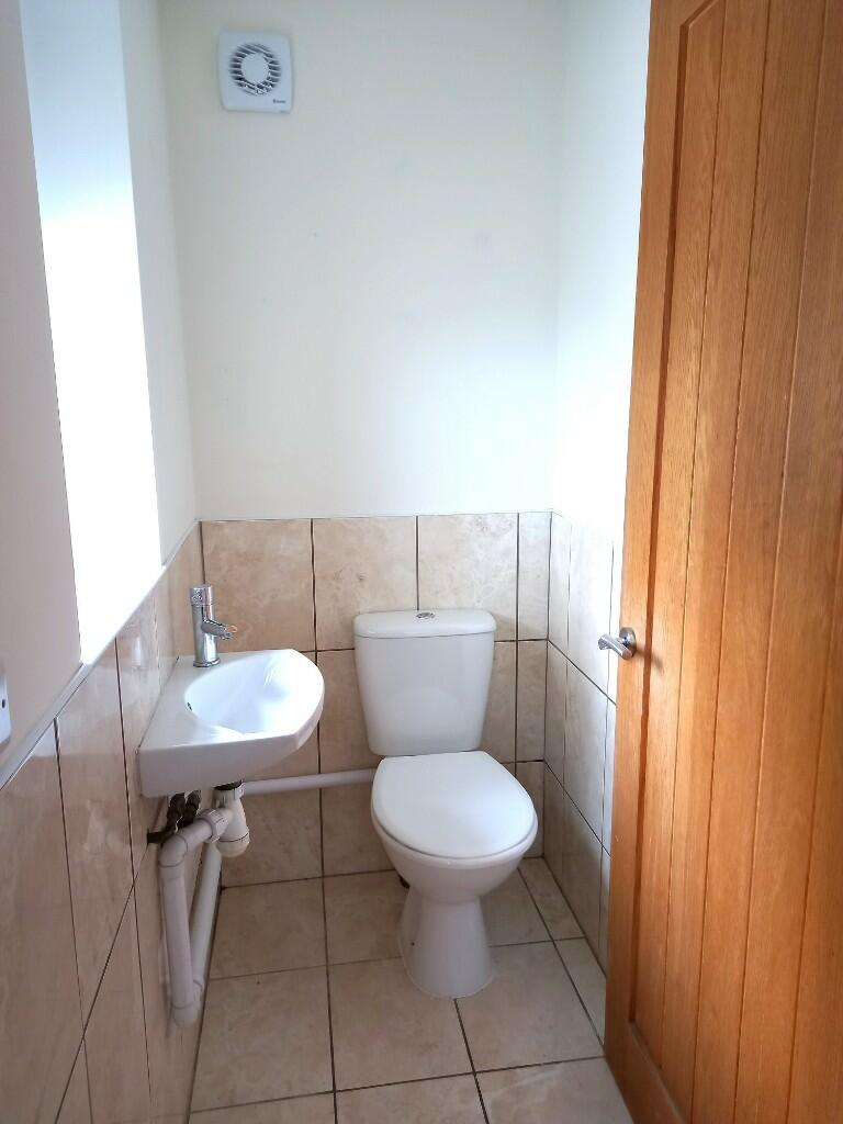 FITTED CLOAKROOM 