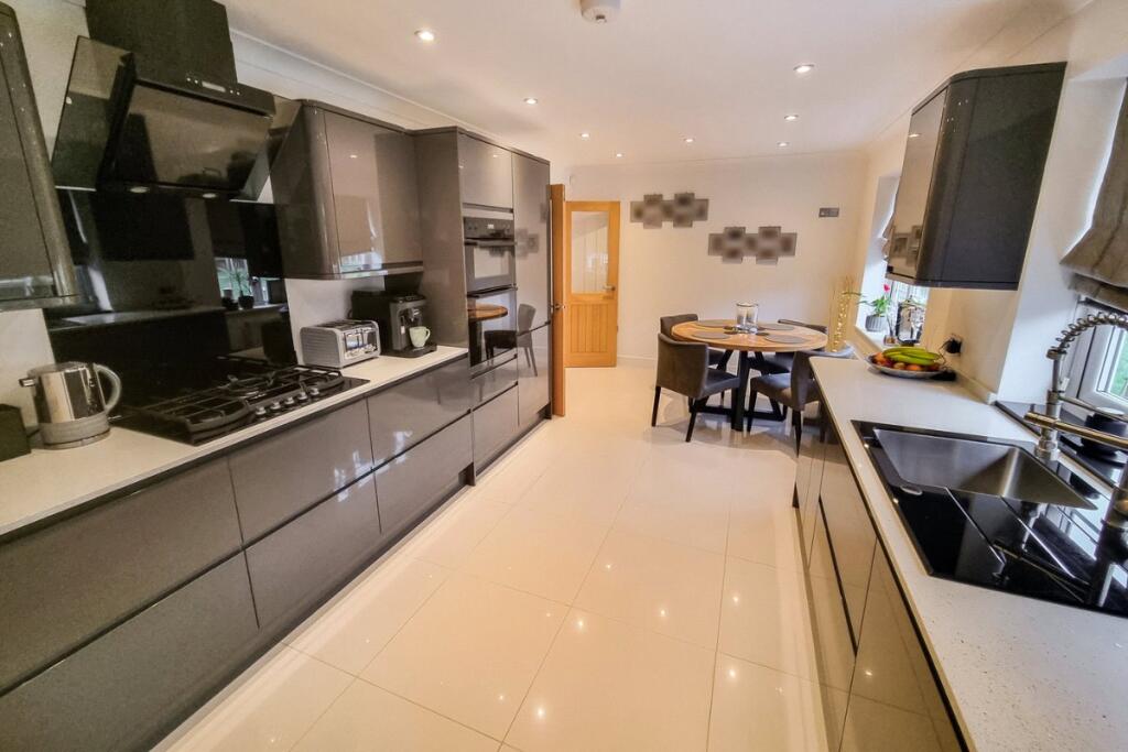 Ewins Close, Ash, Guildford, Surrey, GU12