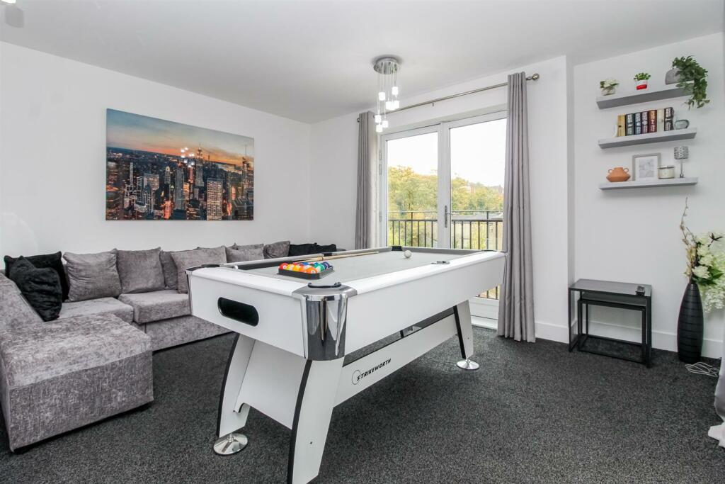 OPEN PLAN LOUNGE KITCHEN DINING ROOM