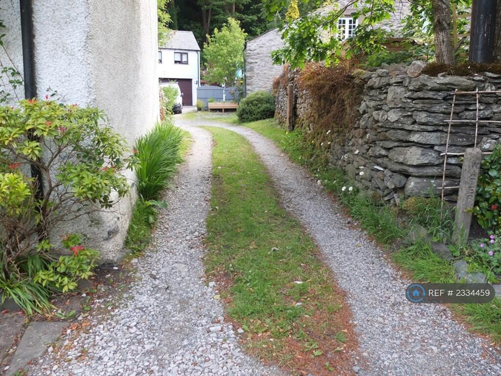 Access To Rear Of Cottage