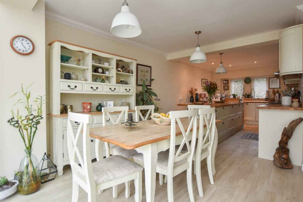 Dining area/kitchen