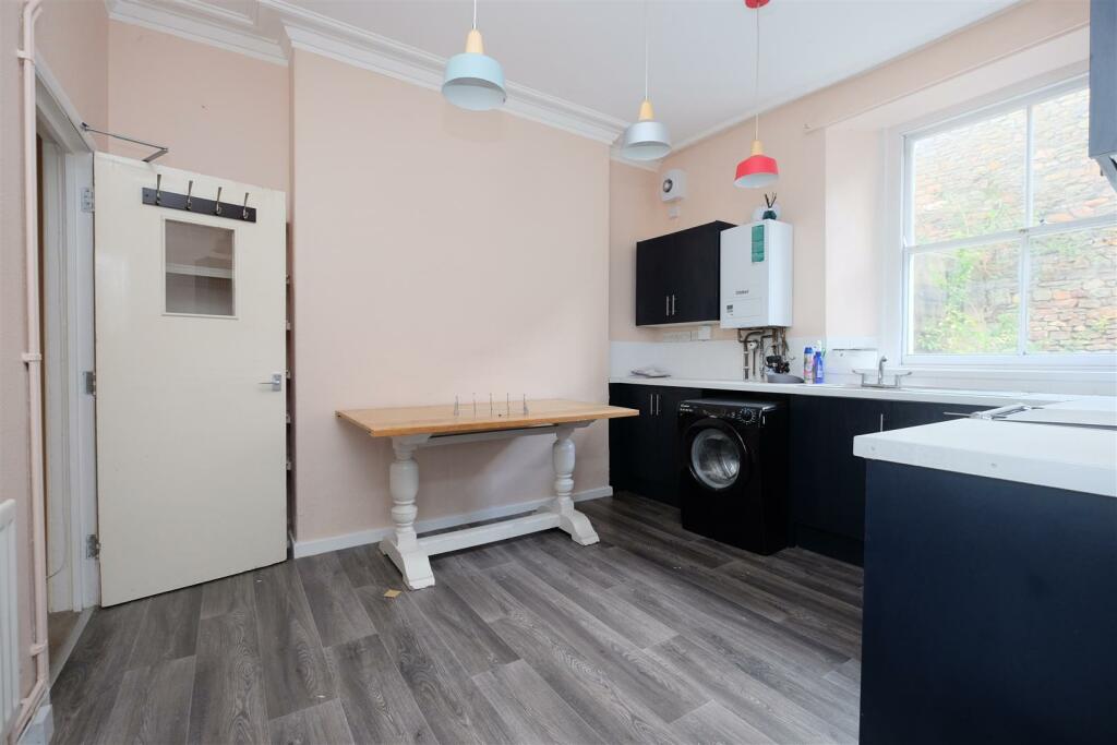 Flat 2, 10 Clevedon Terrace, Cotham, BS6 5TX Studi