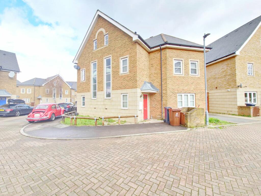 Simmons Drive, Dagenham, RM8