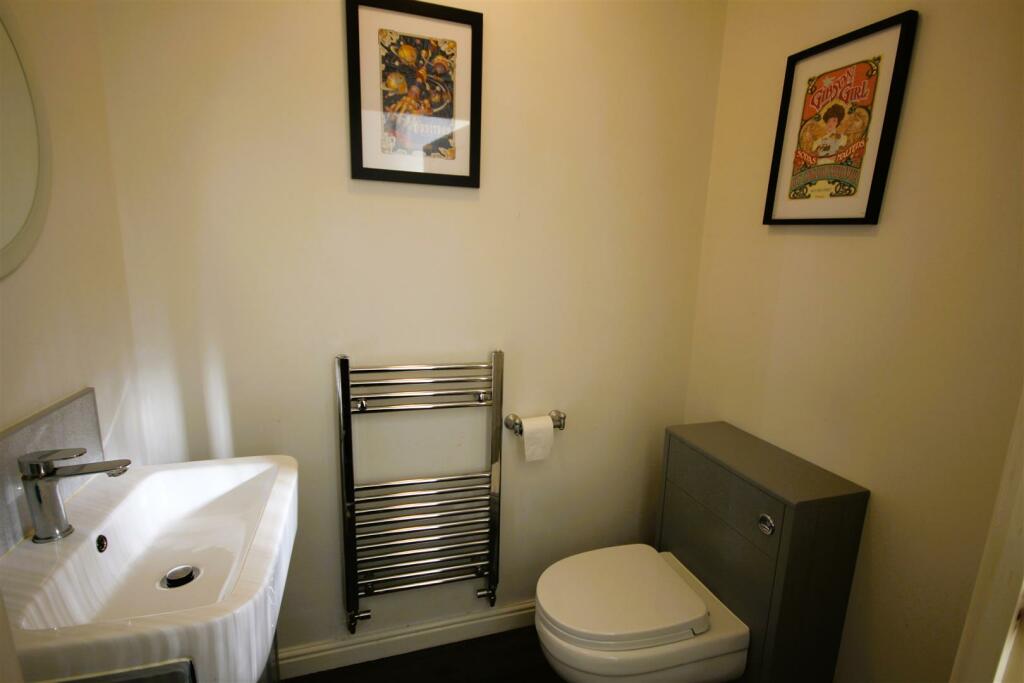 downstairs loo.JPG