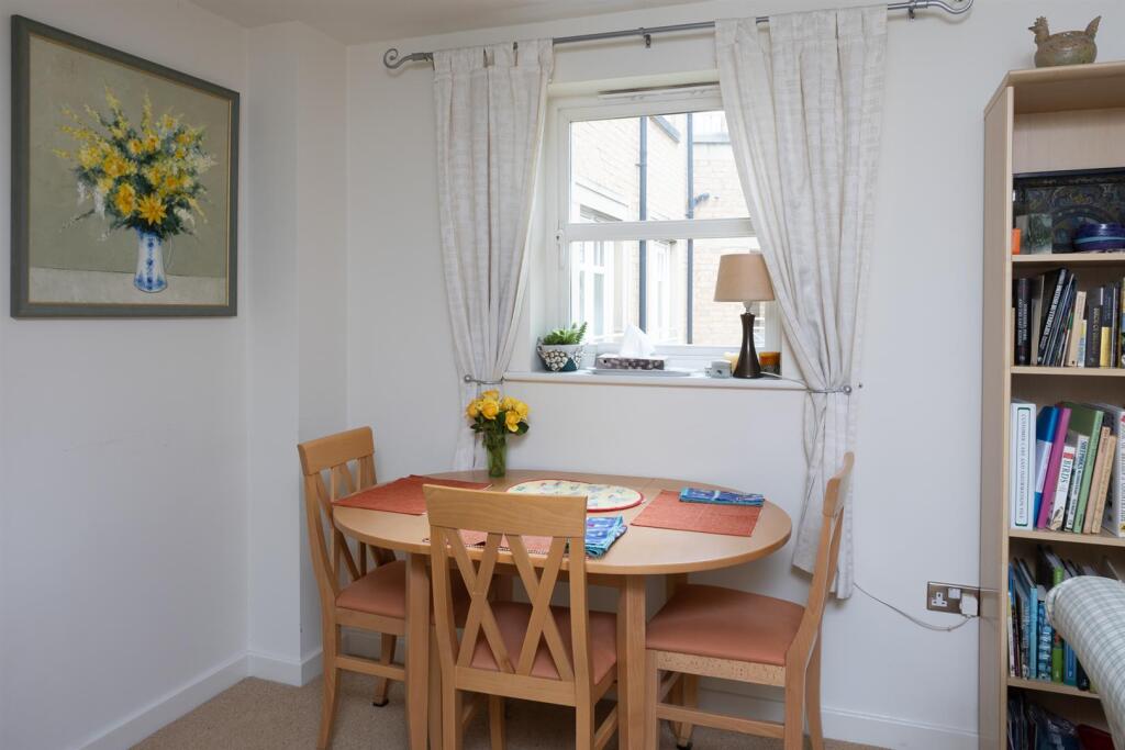 Sitting/Dining Room