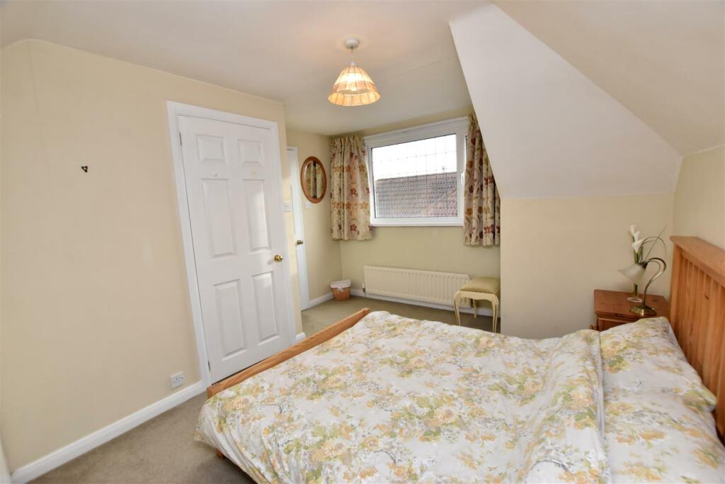 BEDROOM 2