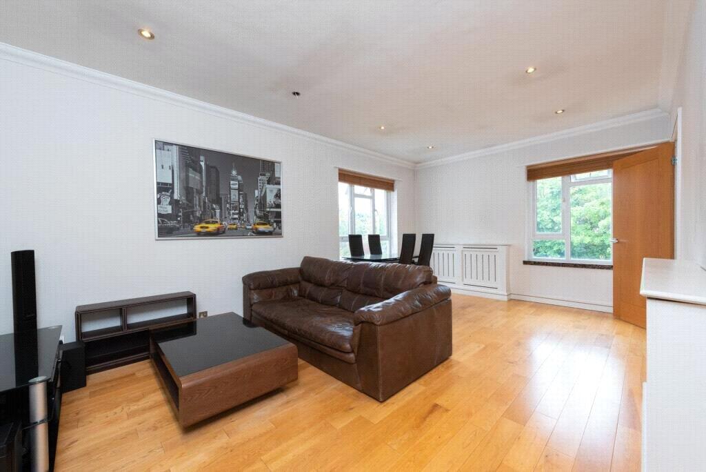 Cambridge Road West, Farnborough, Hampshire, GU14