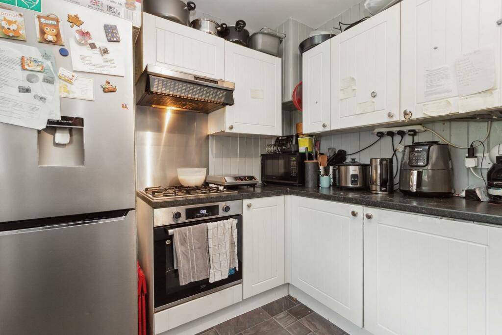 10 Middleton Road Morden SM4 6SD kitchen 2.jpg