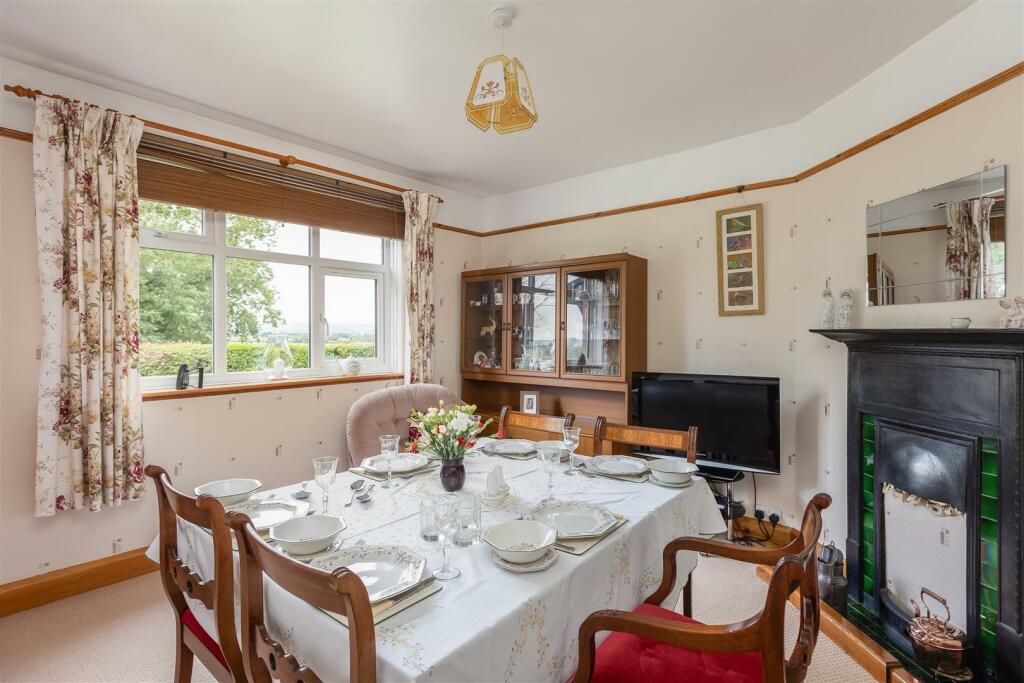 Wydale Low Cottages 1 Dining Room-1.jpg