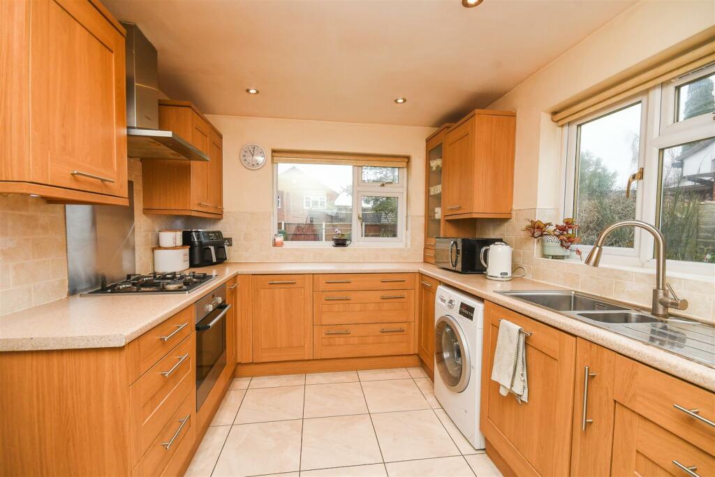 16 Conway Road - Kitchen.jpg