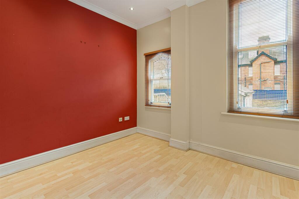 Flat_4_10_Wenlock_Terrace__1.jpg