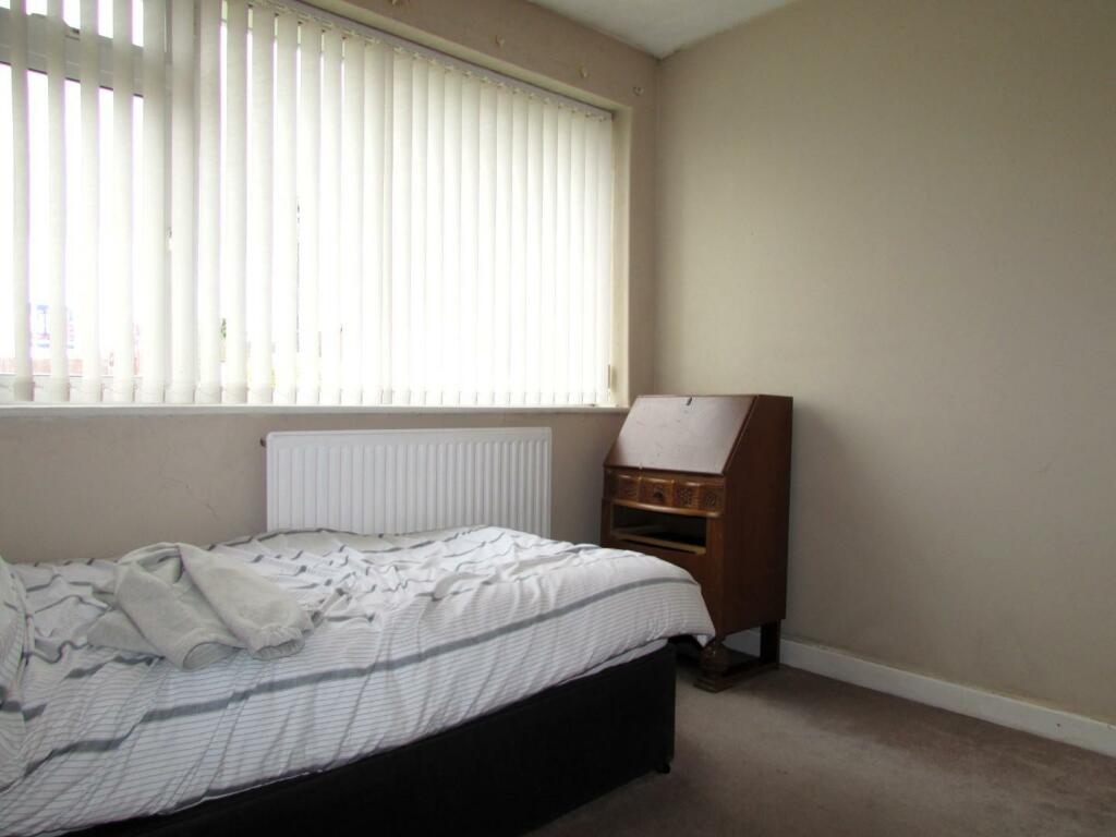 MayfairCres10bed2.JPG