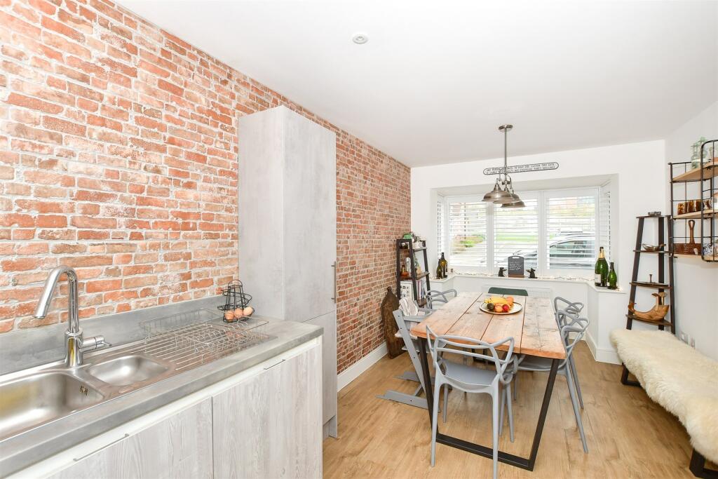 Kitchen/ Dining Room