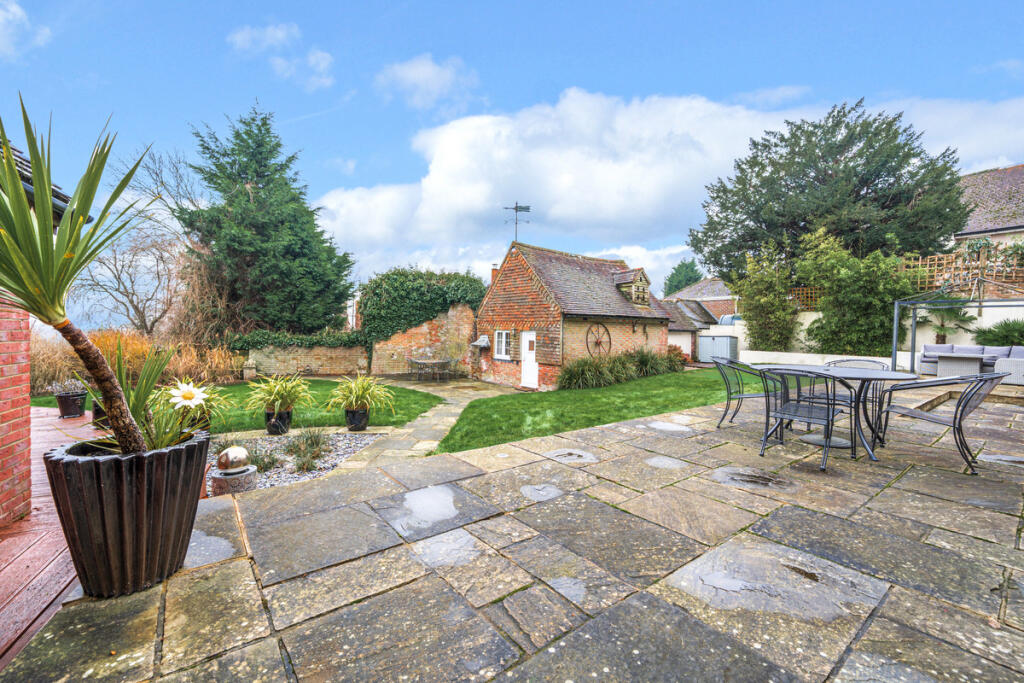 Private South East facing rear garden and detached two storey Guest / Annexe Accommodation