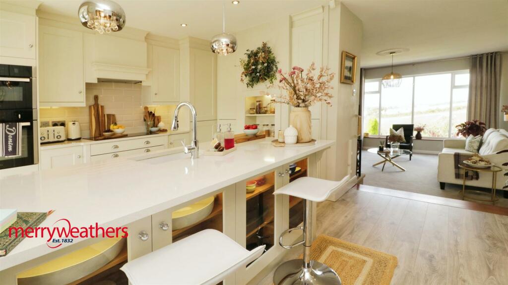 Stunning Dining Kitchen